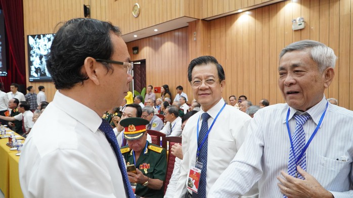 Tổng Bí thư Tô Lâm gặp mặt cán bộ lão thành cách mạng, người có công tiêu biểu tại TP HCM- Ảnh 3. Tổng Bí thư Tô Lâm gặp mặt cán bộ lão thành cách mạng, người có công tiêu biểu tại TP HCM- Ảnh 3.