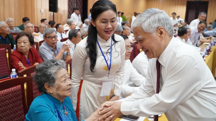 Tổng Bí thư Tô Lâm gặp mặt cán bộ lão thành cách mạng, người có công tiêu biểu tại TP HCM- Ảnh 5. Tổng Bí thư Tô Lâm gặp mặt cán bộ lão thành cách mạng, người có công tiêu biểu tại TP HCM- Ảnh 5.
