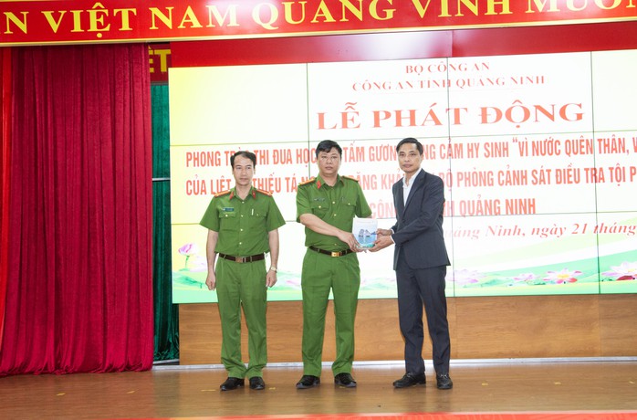 Phát động thi đua học tập tấm gương dũng cảm của liệt sĩ, Thiếu tá Nguyễn Đăng Khải- Ảnh 5. Phát động thi đua học tập tấm gương dũng cảm của liệt sĩ, Thiếu tá Nguyễn Đăng Khải- Ảnh 5.