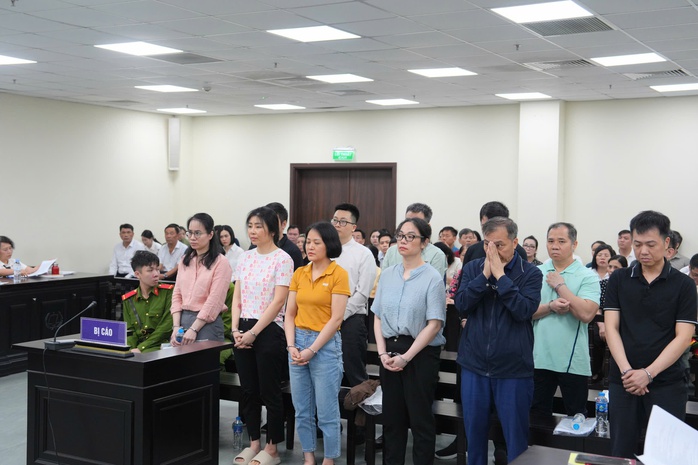 Xét xử Giám đốc Công ty Vàng Phú Cường chuyển trái phép hơn 9.492 tỉ đồng qua biên giới- Ảnh 2. Xét xử Giám đốc Công ty Vàng Phú Cường chuyển trái phép hơn 9.492 tỉ đồng qua biên giới- Ảnh 2.
