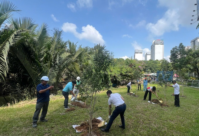 Gamuda Land Việt Nam thúc đẩy cam kết ESG qua hoạt động trồng cây tại TP HCM, Hải Phòng- Ảnh 2. Gamuda Land Việt Nam thúc đẩy cam kết ESG qua hoạt động trồng cây tại TP HCM, Hải Phòng- Ảnh 2.