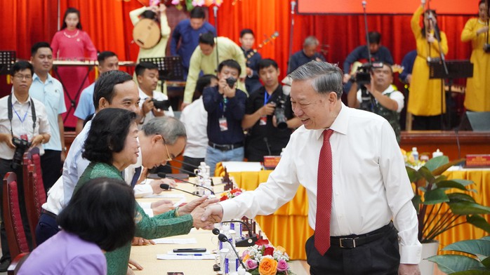 Tổng Bí thư Tô Lâm gặp mặt cán bộ lão thành cách mạng, người có công tiêu biểu tại TP HCM- Ảnh 1. Tổng Bí thư Tô Lâm gặp mặt cán bộ lão thành cách mạng, người có công tiêu biểu tại TP HCM- Ảnh 1.