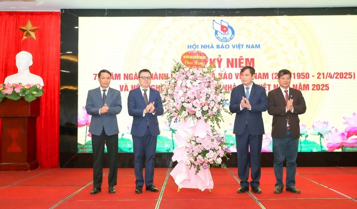Kỷ niệm 75 năm Ngày thành lập Hội Nhà báo Việt Nam- Ảnh 1. Kỷ niệm 75 năm Ngày thành lập Hội Nhà báo Việt Nam- Ảnh 1.
