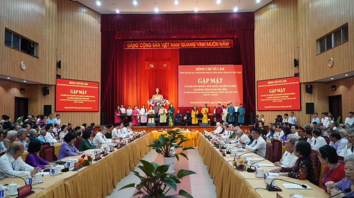 Tổng Bí thư Tô Lâm gặp mặt cán bộ lão thành cách mạng, người có công tiêu biểu tại TP HCM- Ảnh 4. Tổng Bí thư Tô Lâm gặp mặt cán bộ lão thành cách mạng, người có công tiêu biểu tại TP HCM- Ảnh 4.