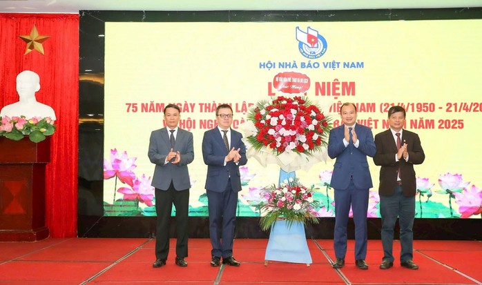 Hành trình 75 năm vẻ vang của Hội Nhà báo Việt Nam- Ảnh 1. Hành trình 75 năm vẻ vang của Hội Nhà báo Việt Nam- Ảnh 1.