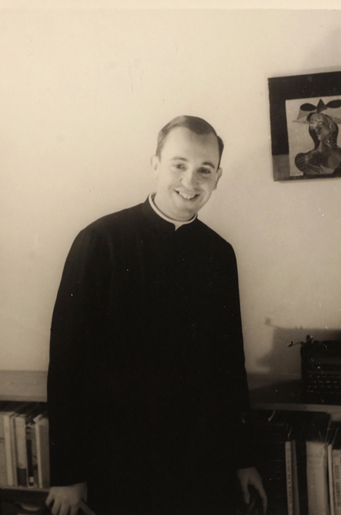 Giáo hoàng Jorge Mario Bergoglio tại trường El Salvador vào năm 1966, nơi ông dạy văn học và tâm lý học ở Buenos Aires – Argentina. Ảnh: AP Giáo hoàng Jorge Mario Bergoglio tại trường El Salvador vào năm 1966, nơi ông dạy văn học và tâm lý học ở Buenos Aires – Argentina. Ảnh: AP