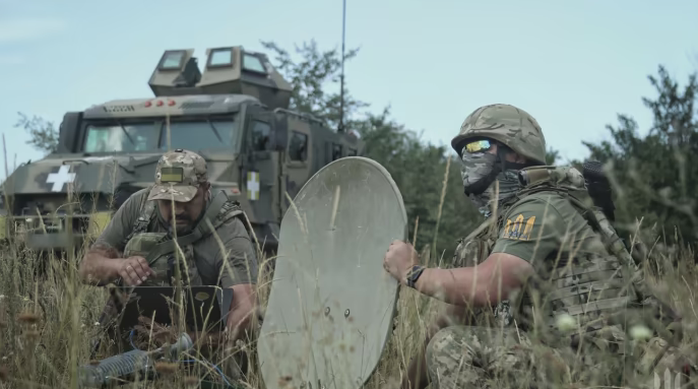 Ukraine và Nga tố nhau vi phạm ngừng bắn "hàng ngàn lần"- Ảnh 1. Ukraine và Nga tố nhau vi phạm ngừng bắn "hàng ngàn lần"- Ảnh 1.