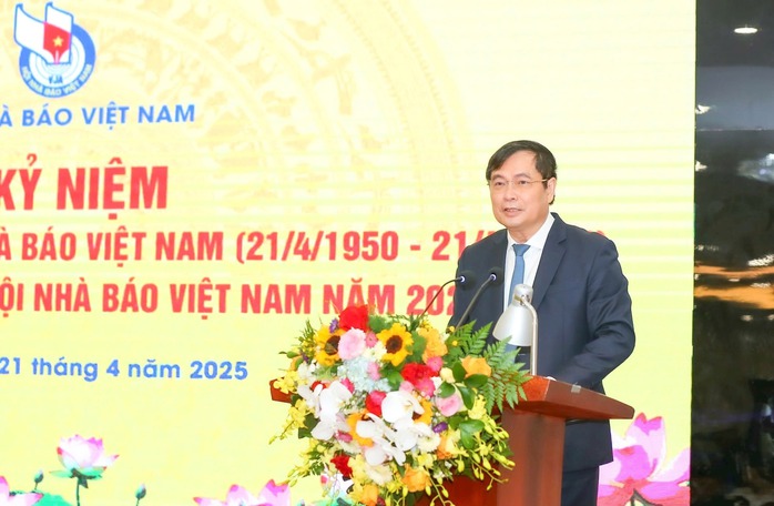 Kỷ niệm 75 năm Ngày thành lập Hội Nhà báo Việt Nam- Ảnh 4. Kỷ niệm 75 năm Ngày thành lập Hội Nhà báo Việt Nam- Ảnh 4.
