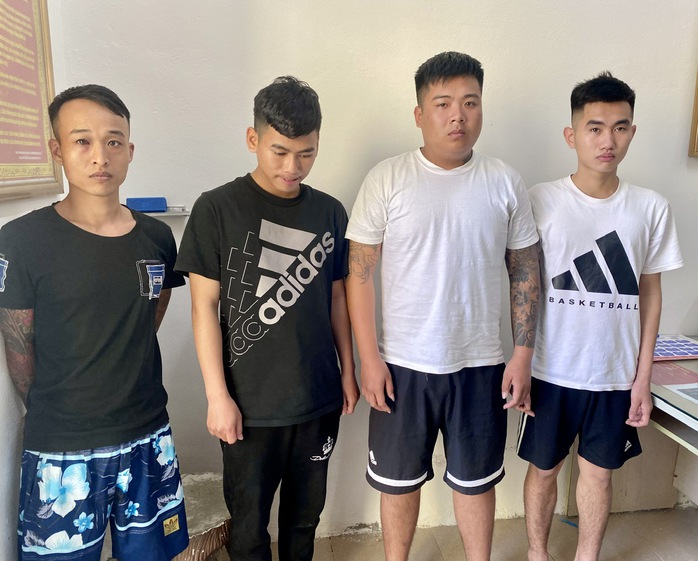 Cảnh sát hình sự "bắt tại trận" ổ nhóm đang thu tiền bảo kê bãi biển- Ảnh 1. Cảnh sát hình sự "bắt tại trận" ổ nhóm đang thu tiền bảo kê bãi biển- Ảnh 1.