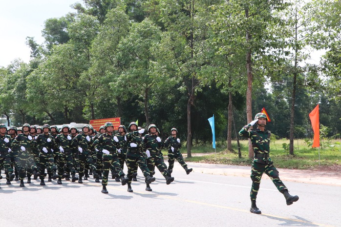 CLIP: Quân đội Lào và Campuchia tập luyện diễu binh lễ 30-4 tại Bình Dương- Ảnh 5. CLIP: Quân đội Lào và Campuchia tập luyện diễu binh lễ 30-4 tại Bình Dương- Ảnh 5.