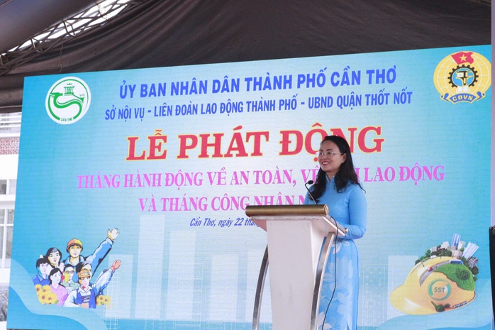 Phối hợp tổ chức chương trình "Tự hào cờ Tổ quốc" trong Tháng Công nhân tại Cần Thơ- Ảnh 1. Phối hợp tổ chức chương trình "Tự hào cờ Tổ quốc" trong Tháng Công nhân tại Cần Thơ- Ảnh 1.
