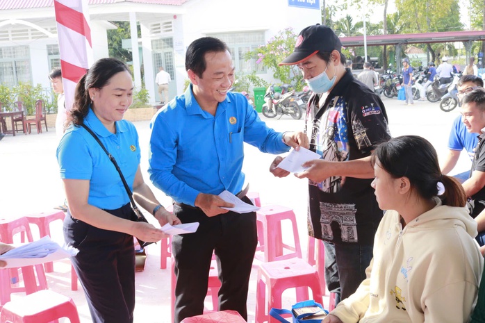 Phối hợp tổ chức chương trình "Tự hào cờ Tổ quốc" trong Tháng Công nhân tại Cần Thơ- Ảnh 5. Phối hợp tổ chức chương trình "Tự hào cờ Tổ quốc" trong Tháng Công nhân tại Cần Thơ- Ảnh 5.