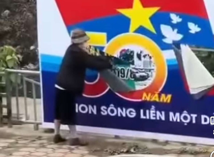 Công an xác minh người phụ nữ rạch pa nô mừng ngày thống nhất đất nước - Ảnh 1.