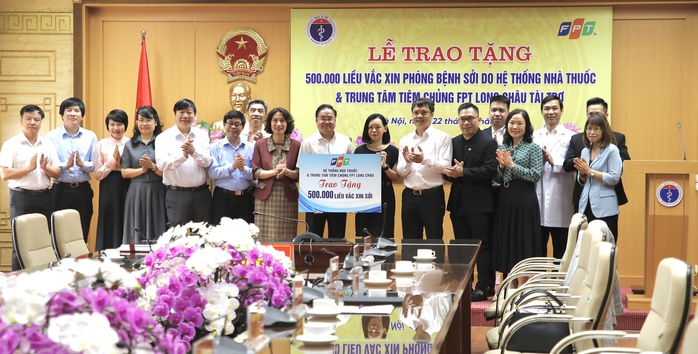 Sởi gia tăng, trẻ đến 15 tuổi được đưa vào chiến dịch tiêm chủng- Ảnh 2. Sởi gia tăng, trẻ đến 15 tuổi được đưa vào chiến dịch tiêm chủng- Ảnh 2.