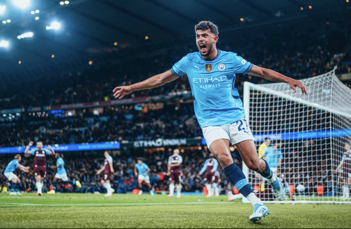 Thắng Aston Villa kịch tính phút bù giờ, Man City vào top 3 Ngoại hạng- Ảnh 3. Thắng Aston Villa kịch tính phút bù giờ, Man City vào top 3 Ngoại hạng- Ảnh 3.