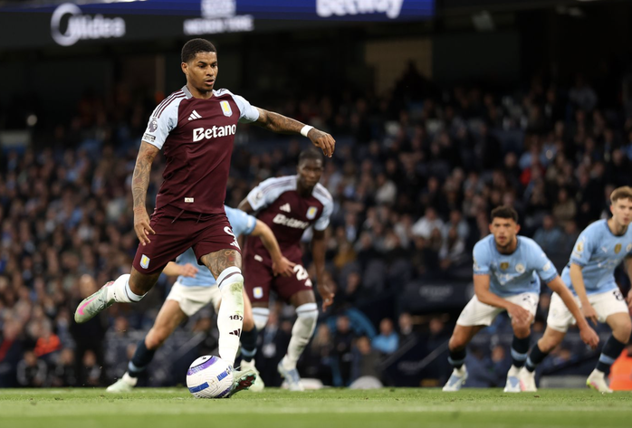 Thắng Aston Villa kịch tính phút bù giờ, Man City vào top 3 Ngoại hạng- Ảnh 2. Thắng Aston Villa kịch tính phút bù giờ, Man City vào top 3 Ngoại hạng- Ảnh 2.