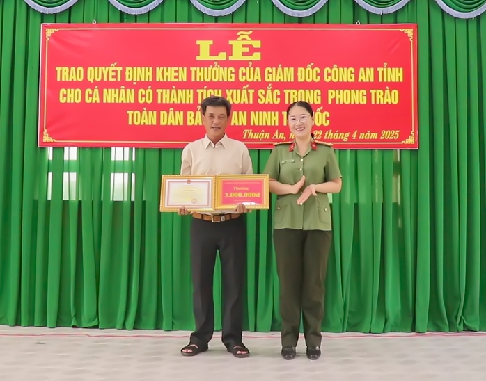 Trực giác nhạy bén, tài xế xe ôm chở nghi phạm giết 2 mẹ con đến trụ sở công an- Ảnh 1. Trực giác nhạy bén, tài xế xe ôm chở nghi phạm giết 2 mẹ con đến trụ sở công an- Ảnh 1.