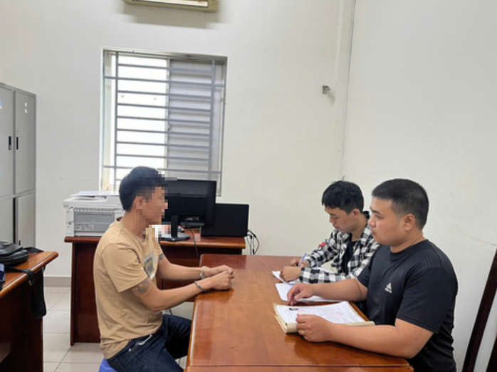 Công an TP HCM bắt thanh niên quan hệ với bé trai 14 tuổi- Ảnh 1. Công an TP HCM bắt thanh niên quan hệ với bé trai 14 tuổi- Ảnh 1.