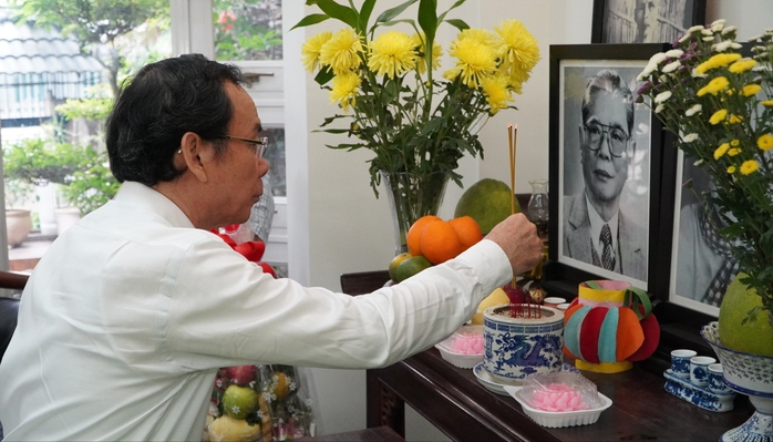 Bí thư Thành ủy TP HCM Nguyễn Văn Nên thăm gia đình nguyên Tổng Bí thư Nguyễn Văn Linh- Ảnh 1. Bí thư Thành ủy TP HCM Nguyễn Văn Nên thăm gia đình nguyên Tổng Bí thư Nguyễn Văn Linh- Ảnh 1.