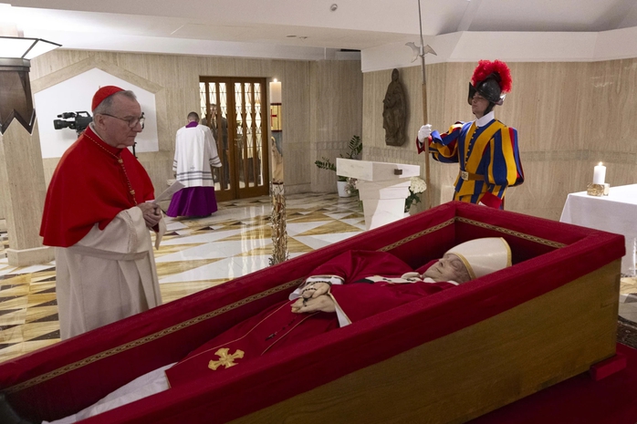 Vatican công bố hình ảnh cuối cùng của Giáo hoàng Francis, định ngày tổ chức tang lễ - Ảnh 2. Vatican công bố hình ảnh cuối cùng của Giáo hoàng Francis, định ngày tổ chức tang lễ - Ảnh 2.
