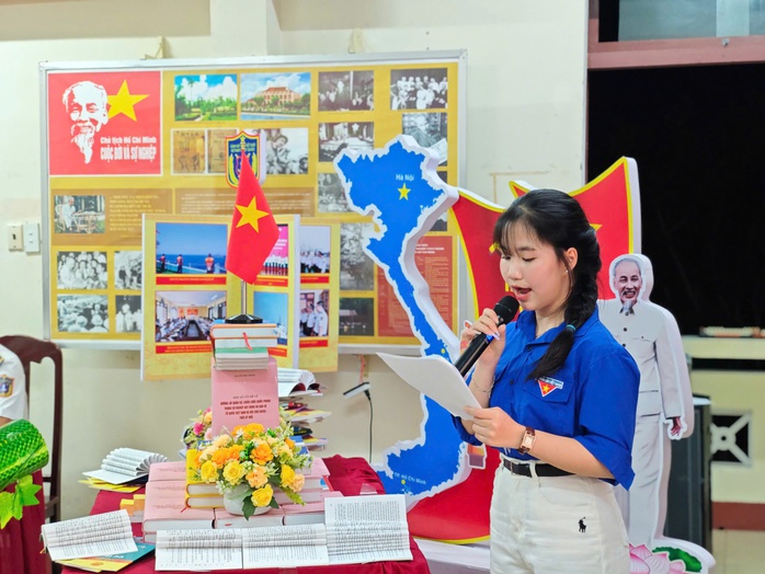 Hải đội 212 tôn vinh văn hóa đọc- Ảnh 3. Hải đội 212 tôn vinh văn hóa đọc- Ảnh 3.