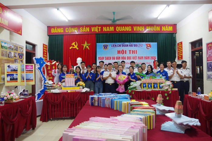 Hải đội 212 tôn vinh văn hóa đọc- Ảnh 4. Hải đội 212 tôn vinh văn hóa đọc- Ảnh 4.