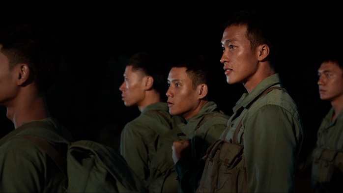 Hứa Vĩ Văn hóa bác sĩ quân y trong "Mưa đỏ"- Ảnh 4. Hứa Vĩ Văn hóa bác sĩ quân y trong "Mưa đỏ"- Ảnh 4.