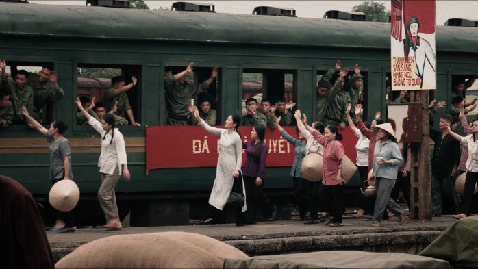 Hứa Vĩ Văn hóa bác sĩ quân y trong "Mưa đỏ"- Ảnh 13. Hứa Vĩ Văn hóa bác sĩ quân y trong "Mưa đỏ"- Ảnh 13.
