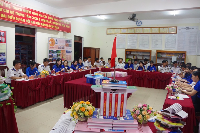 Hải đội 212 tôn vinh văn hóa đọc- Ảnh 1. Hải đội 212 tôn vinh văn hóa đọc- Ảnh 1.