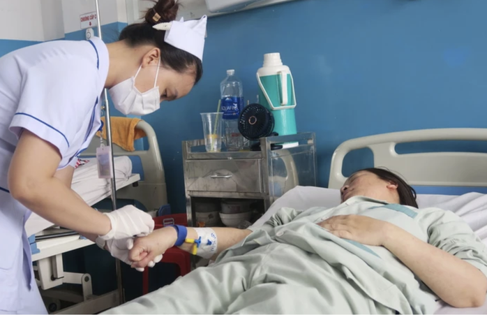 Sởi gia tăng, trẻ đến 15 tuổi được đưa vào chiến dịch tiêm chủng- Ảnh 1. Sởi gia tăng, trẻ đến 15 tuổi được đưa vào chiến dịch tiêm chủng- Ảnh 1.