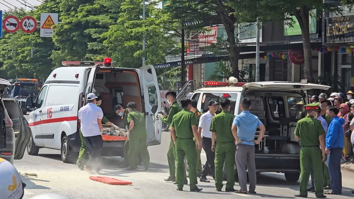 Hai người tử vong bên ô tô bị đốt cháy: Nghi là án mạng - Ảnh 1.