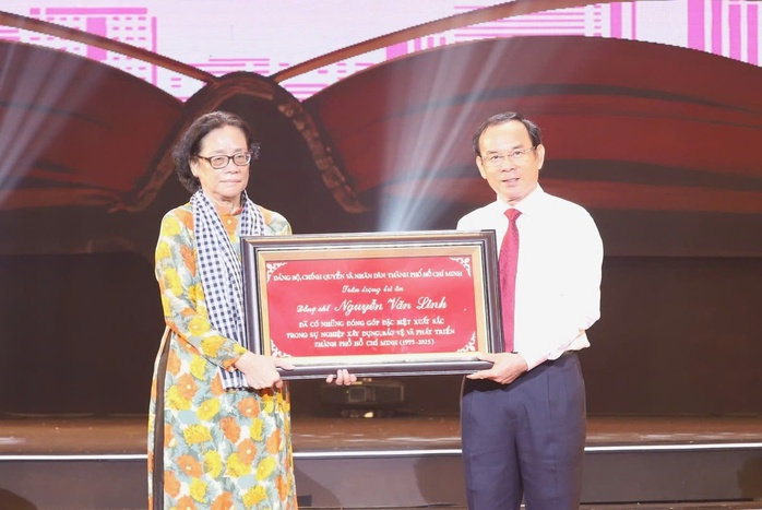 Tự hào quá khứ, kiến tạo tương lai - Ảnh 1. Tự hào quá khứ, kiến tạo tương lai - Ảnh 1.