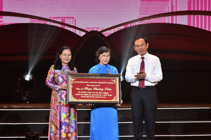 Tự hào quá khứ, kiến tạo tương lai - Ảnh 2. Tự hào quá khứ, kiến tạo tương lai - Ảnh 2.