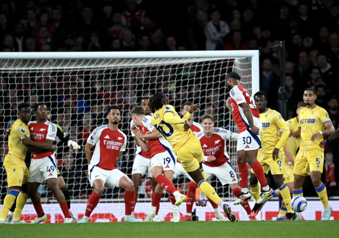 Chia điểm Crystal Palace sân nhà, Arsenal sắp trao ngôi vô địch cho Liverpool- Ảnh 3. Chia điểm Crystal Palace sân nhà, Arsenal sắp trao ngôi vô địch cho Liverpool- Ảnh 3.