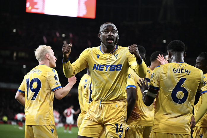 Chia điểm Crystal Palace sân nhà, Arsenal sắp trao ngôi vô địch cho Liverpool- Ảnh 4. Chia điểm Crystal Palace sân nhà, Arsenal sắp trao ngôi vô địch cho Liverpool- Ảnh 4.