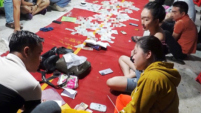 Tụ điểm đánh bạc cử người đưa đón con bạc bị triệt phá - Ảnh 1.