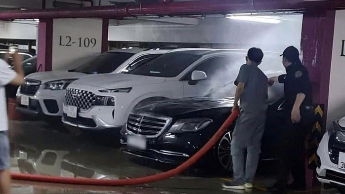 Hãng Mercedes lên tiếng vụ con chuột trong vụ cháy xe của ca sĩ Duy Mạnh - Ảnh 1.