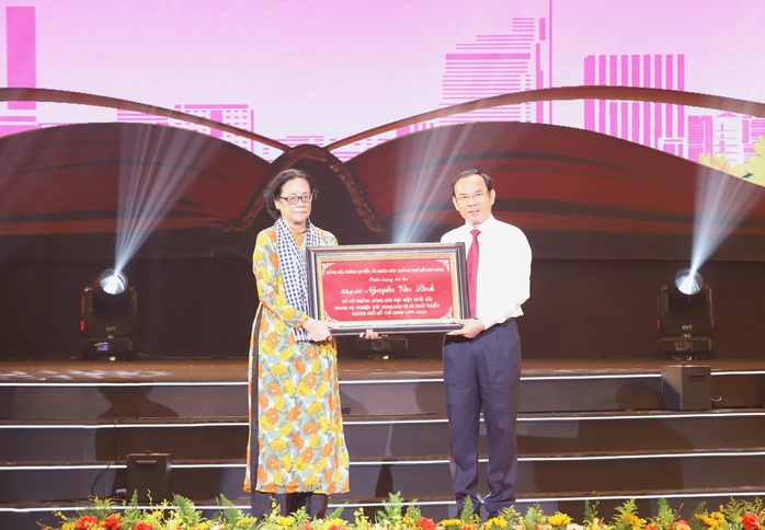 TP HCM tôn vinh 60 cá nhân tiêu biểu - Ảnh 1.