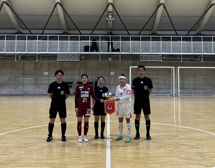 Futsal nữ Việt Nam khởi đầu tốt khi tập huấn Nhật Bản- Ảnh 1. Futsal nữ Việt Nam khởi đầu tốt khi tập huấn Nhật Bản- Ảnh 1.