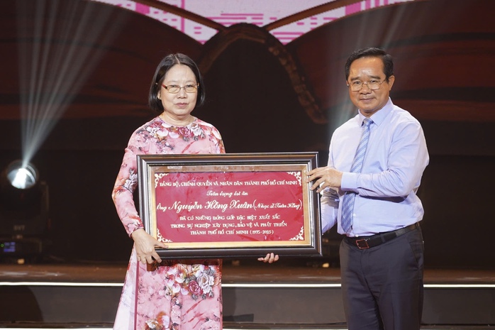 7 nghệ sĩ được tôn vinh trong sự nghiệp xây dựng, bảo vệ và phát triển TP HCM- Ảnh 3. 7 nghệ sĩ được tôn vinh trong sự nghiệp xây dựng, bảo vệ và phát triển TP HCM- Ảnh 3.
