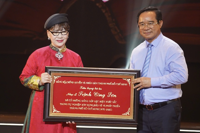 7 nghệ sĩ được tôn vinh trong sự nghiệp xây dựng, bảo vệ và phát triển TP HCM- Ảnh 8. 7 nghệ sĩ được tôn vinh trong sự nghiệp xây dựng, bảo vệ và phát triển TP HCM- Ảnh 8.