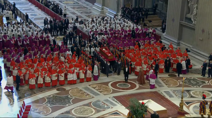 Lễ rước linh cữu Giáo hoàng Francis diễn ra trang trọng- Ảnh 4. Lễ rước linh cữu Giáo hoàng Francis diễn ra trang trọng- Ảnh 4.