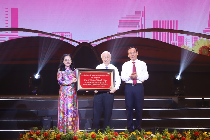 TP HCM tôn vinh 60 cá nhân tiêu biểu - Ảnh 14.
