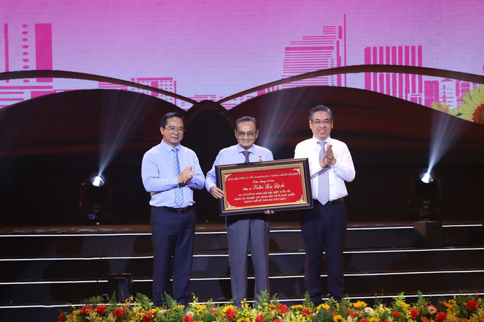 TP HCM tôn vinh 60 cá nhân tiêu biểu - Ảnh 13.
