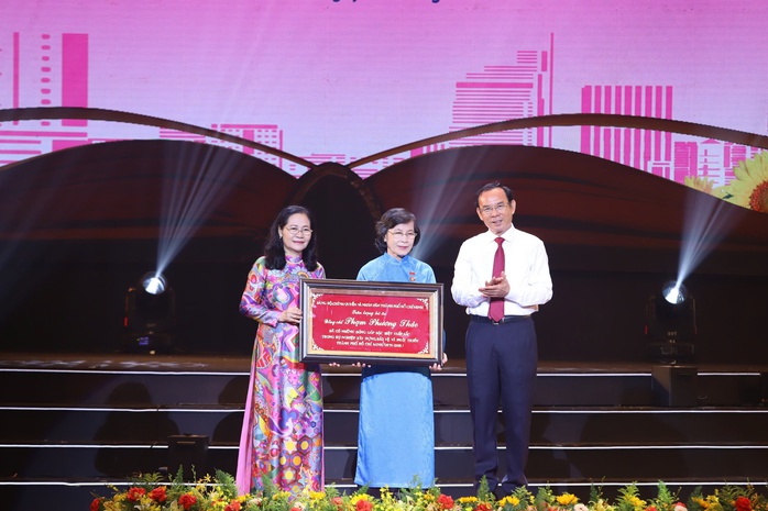 TP HCM tôn vinh 60 cá nhân tiêu biểu - Ảnh 12.