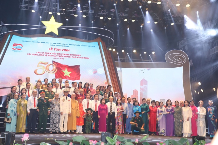 TP HCM tôn vinh 60 cá nhân tiêu biểu - Ảnh 15.