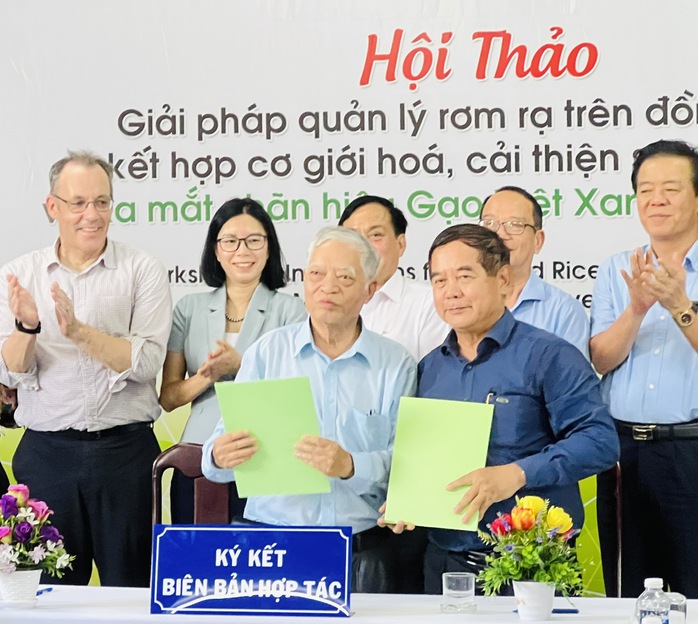 Hơn 10.000 tấn gạo đầu tiên của Việt Nam gắn logo "Gạo Việt xanh phát thải thấp"- Ảnh 3. Hơn 10.000 tấn gạo đầu tiên của Việt Nam gắn logo "Gạo Việt xanh phát thải thấp"- Ảnh 3.