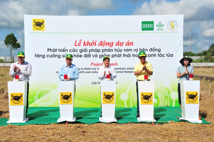 Hơn 10.000 tấn gạo đầu tiên của Việt Nam gắn logo "Gạo Việt xanh phát thải thấp"- Ảnh 2. Hơn 10.000 tấn gạo đầu tiên của Việt Nam gắn logo "Gạo Việt xanh phát thải thấp"- Ảnh 2.