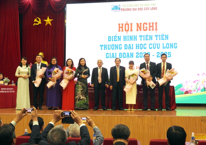 Trường ĐH Cửu Long tổ chức hội nghị điển hình tiên tiến- Ảnh 5. Trường ĐH Cửu Long tổ chức hội nghị điển hình tiên tiến- Ảnh 5.