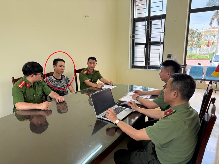 Người đàn ông "chơi" ma túy, tàng trữ 3 khẩu súng và 39 viên đạn- Ảnh 1. Người đàn ông "chơi" ma túy, tàng trữ 3 khẩu súng và 39 viên đạn- Ảnh 1.
